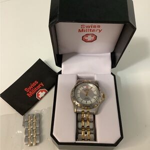 VINTAGE MEN’s SWISS MILITARY 5 ATM QUARTZ  WATCH⌚️